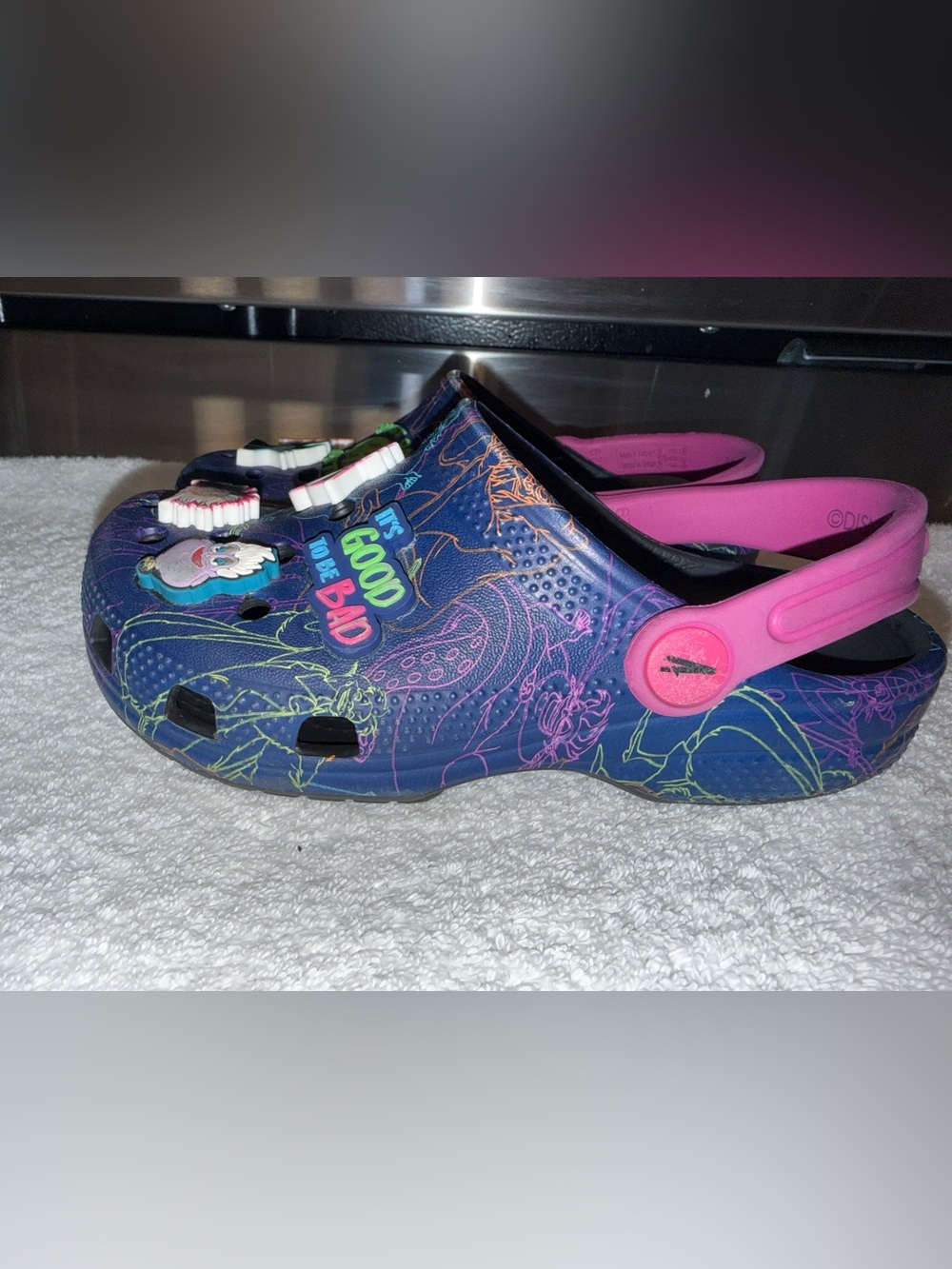 Disney Kids' Villians Crocs in Purple & Pink with Villains Charms Girls Size 13 - Picture 3 of 10